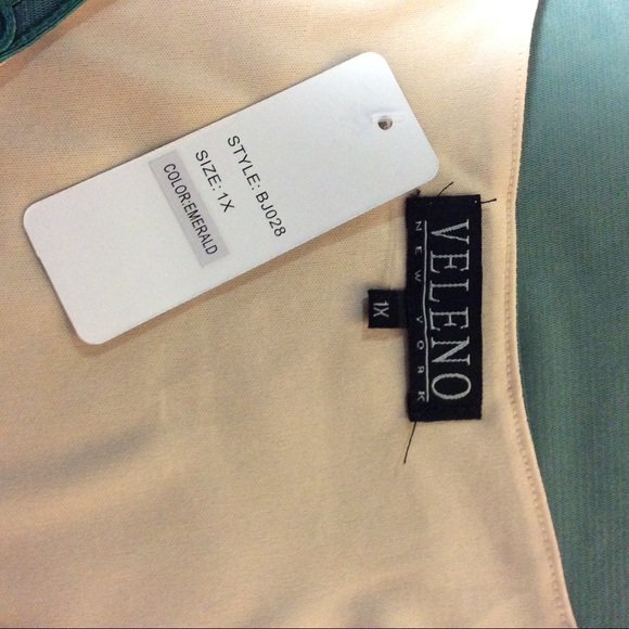 NWT Veleno Emerald Green Design Top PLUS SIZE 1X - Picture 3 of 3